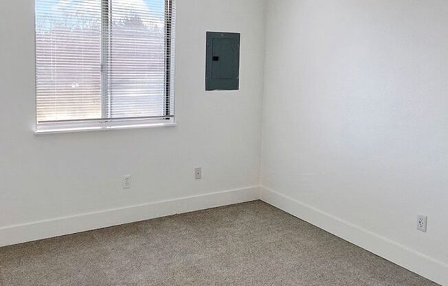 2 beds, 1 bath, 886 sqft, $1,575, Unit 117