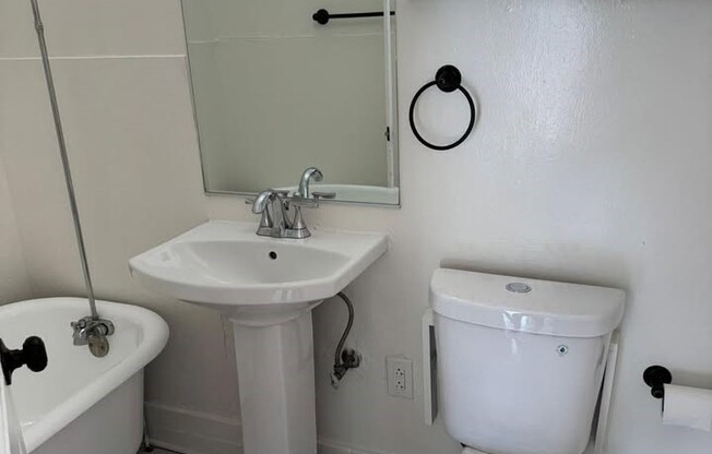 Studio, 1 bath, 400 sqft, $2,200, Unit 1