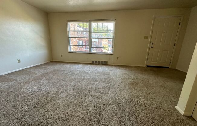 Tremendous Townhome in Plum with a Huge Primary Bedroom! Back Patio and Yard! CALL TODAY!