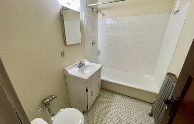 1 bed, 1 bath, $1,025, Unit 17
