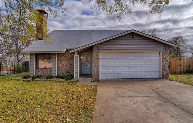 Lake Arlington area 4 bedroom with large yard