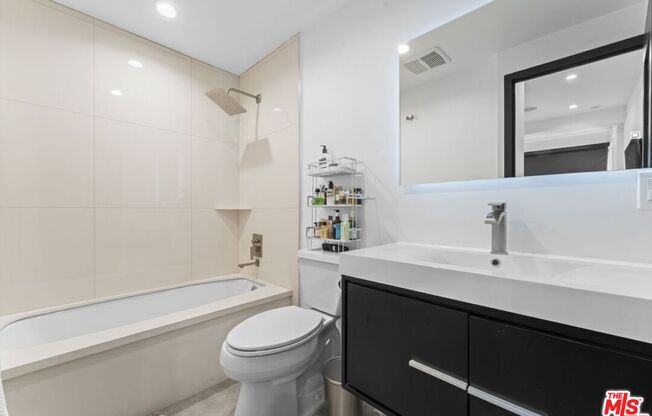 1 bed, 2 baths, 893 sqft, $4,999, Unit 1905