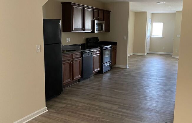 3 beds, 2.5 baths, $1,675, Unit 125-B