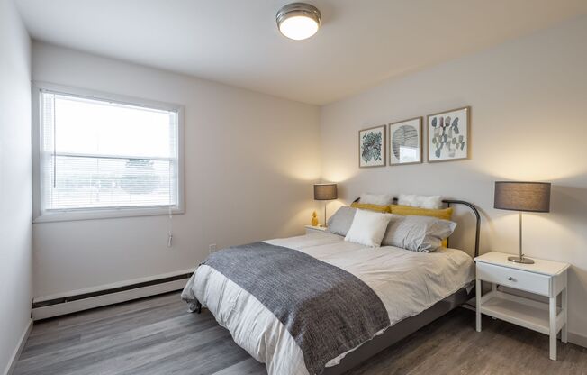 2 beds, 1 bath, $1,350, Unit 215