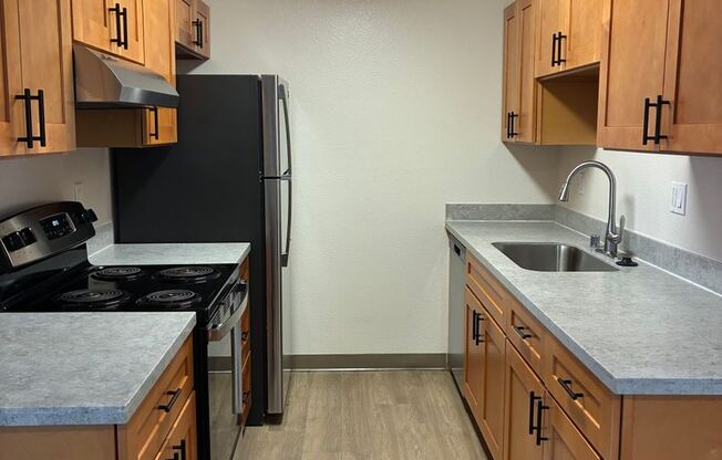 2 beds, 1 bath, 860 sqft, $1,850, Unit I-01