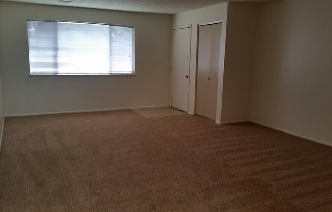 2 beds, 1 bath, 907 sqft, $1,200, Unit B205