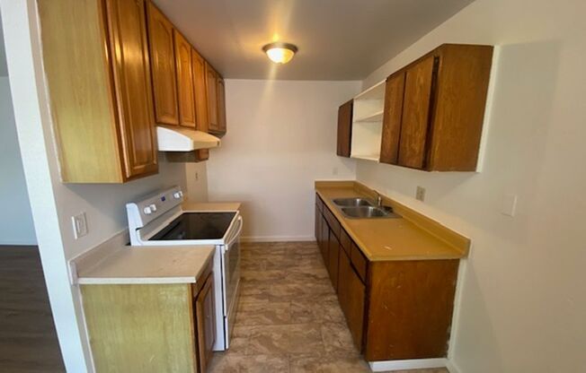 1835 Robin Ln