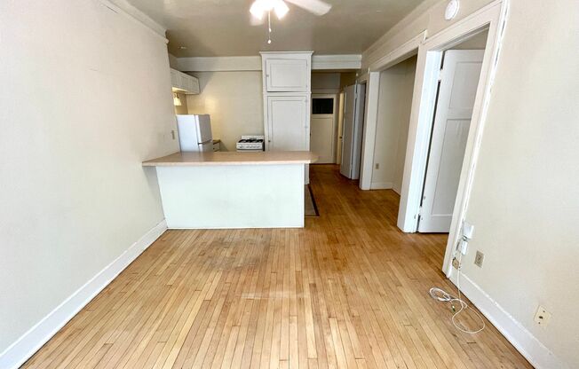 1 bed, 1 bath, $915, Unit 4