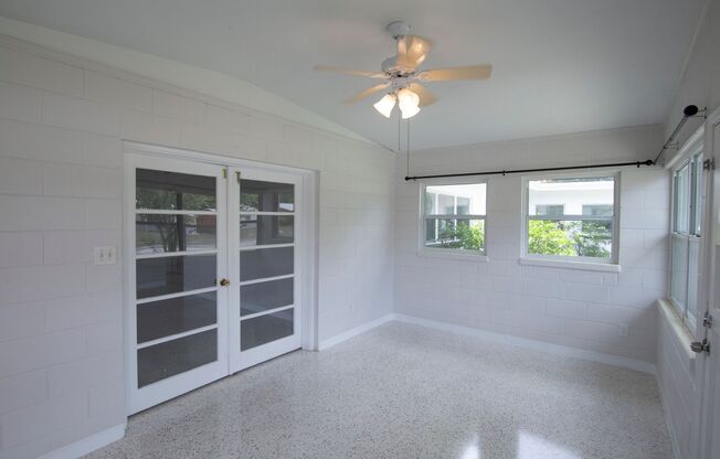 2/1 duplex with carport in Winter Park