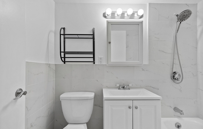 1 bed, 1 bath, 670 sqft, $2,100, Unit 6G