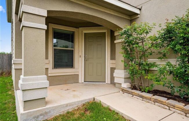 Beautifully remodeled gourmet kitchen with island and quartz countertops. 20 mins to Downtown