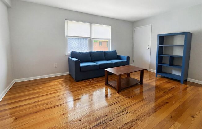 2104-24 W. Foster Ave