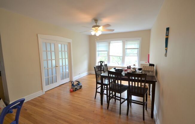 2 beds, 1 bath, 950 sqft, $1,700, Unit 3902-3A