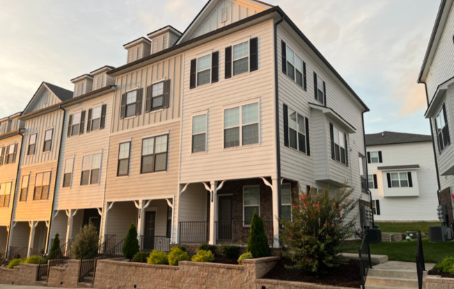 465 PORTSDALE DR