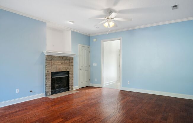 3 bed/2 1/2 Bath. Pet Friendly, Pool,