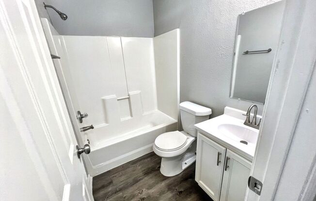 Newly Renovated 2-story 3-Bedroom Property in Dallas