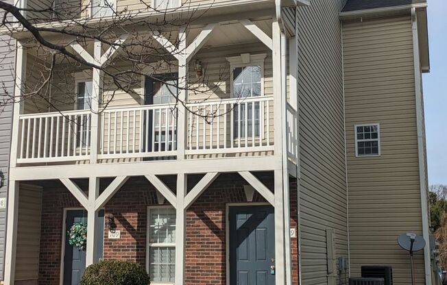 Large 3 Bedroom Townhome in Mooresville