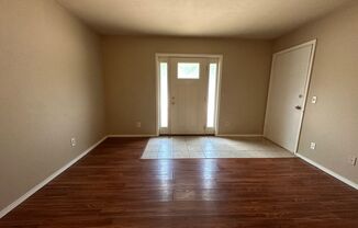 2 beds, 1.5 baths, $895