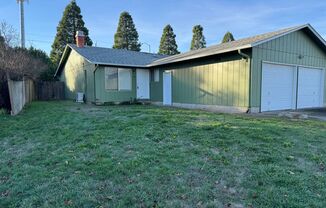 Large single level 2 bedroom 1 bath duplex in Springfield!