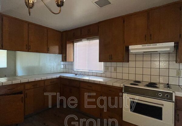 4601 W CYPRESS