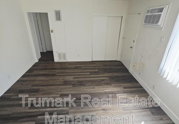 345 E TUJUNGA AVE