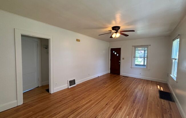 Charming 2+ Bedroom Single Family on a great St Paul street!!