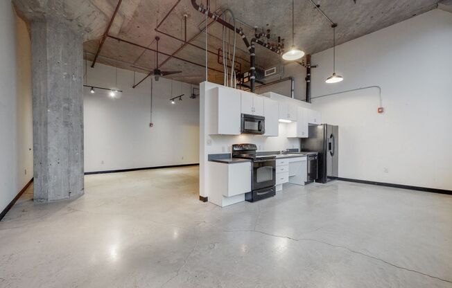 1 bed, 1 bath, 694 sqft, $1,300, Unit 102