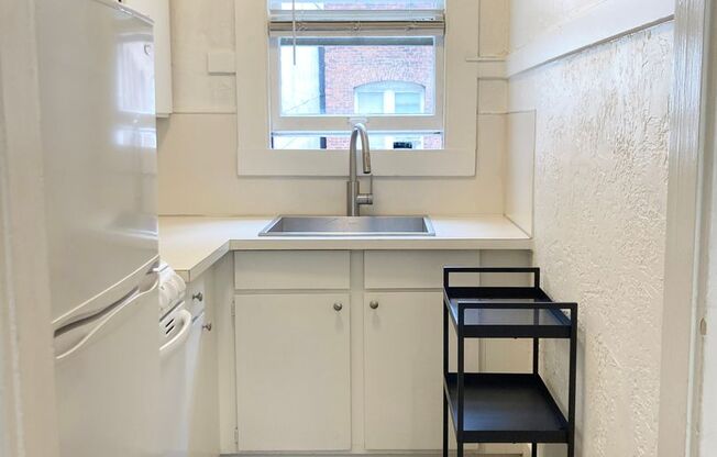 Studio, 1 bath, 335 sqft, $1,695, Unit Unit 301