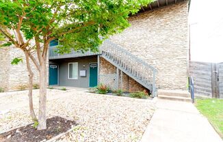 2506 Manor Circle