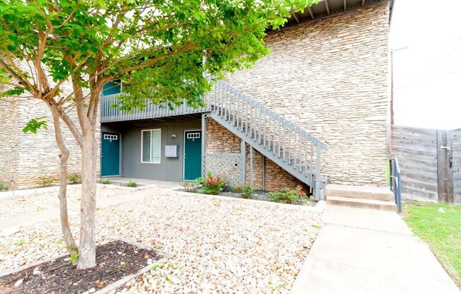 2506 Manor Circle