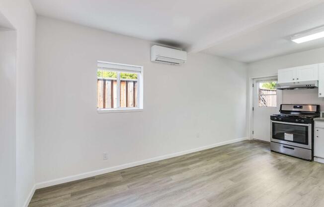 54 ANNIE LAURIE ST