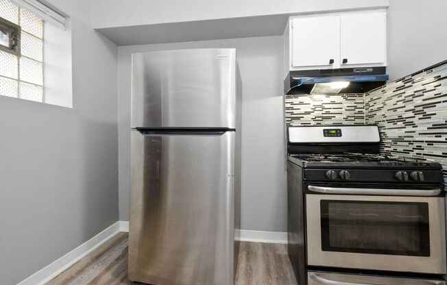 2 beds, 1 bath, 675 sqft, $1,595, Unit 4244 1/2 - 2E