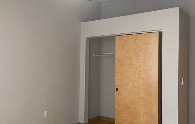 1 bed, 1 bath, 690 sqft, $1,130, Unit 606