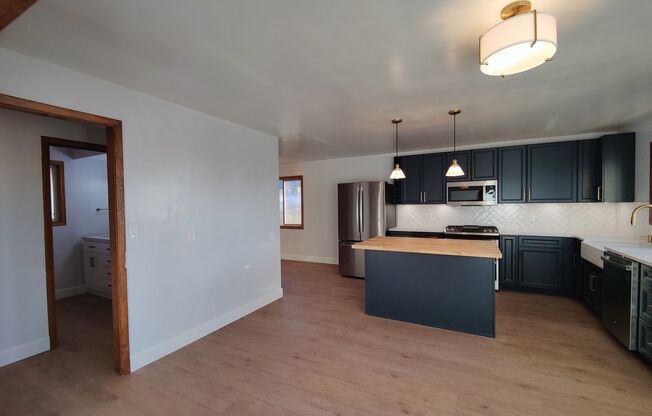 3 beds, 2 baths, $3,495