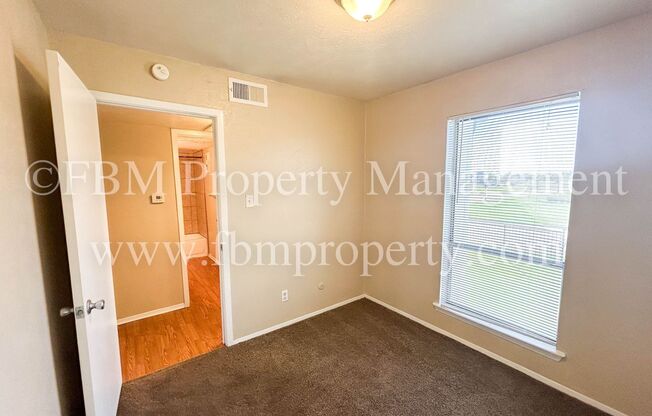 2 beds, 1 bath, 801 sqft, $1,125, Unit 221