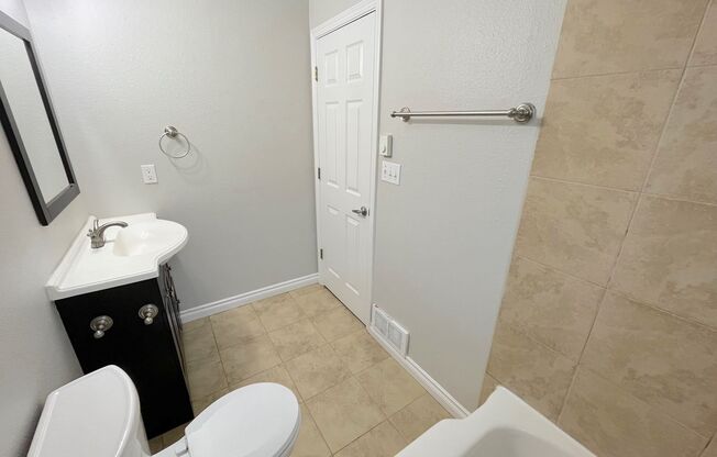 1 bed, 1 bath, 650 sqft, $1,350, Unit D