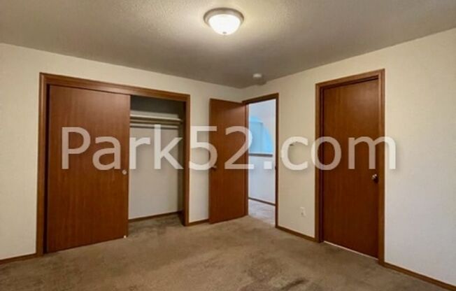 2 beds, 1 bath, $1,695