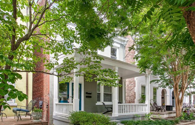 $2,890 / 2 br / 2 ba / 1,400 sqft