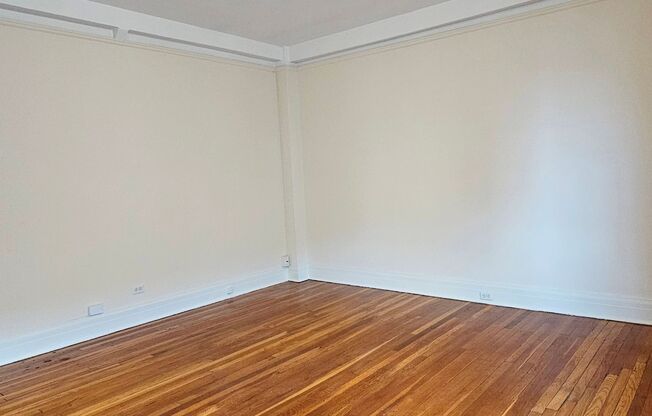 1 bed, 1 bath, 550 sqft, $1,375, Unit 715