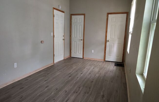 2425-27 W Greenfield Ave