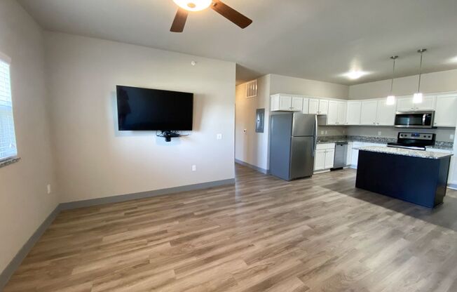 2 beds, 2 baths, 905 sqft, $1,380, Unit 105