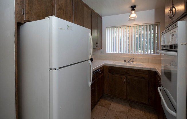 1BR in Pacific Beach with Parking, Patio, and Onsite Laundry!