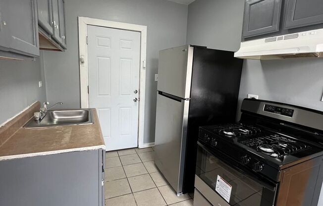 1 bed, 1 bath, 420 sqft, $1,250