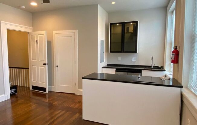 Studio, 1 bath, 11 sqft, $925, Unit 4