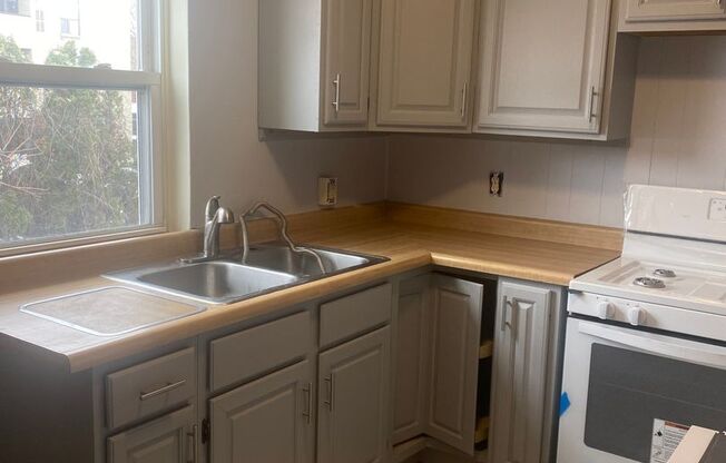 3424 1/2 Ward Street