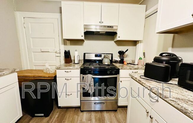 2208 WOODSTOCK AVE