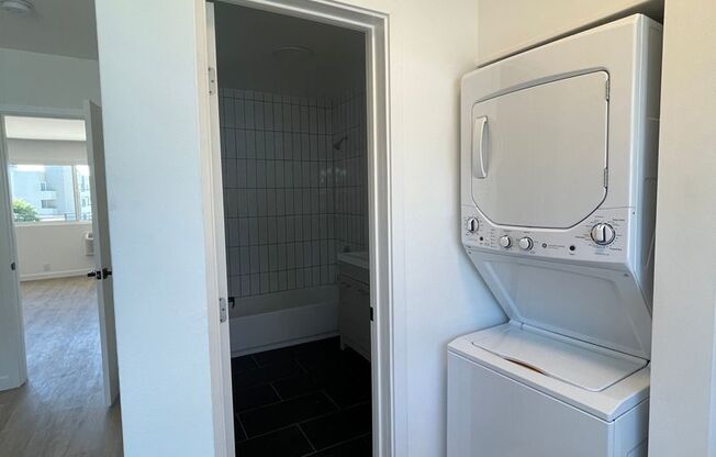 Studio, 1 bath, 425 sqft, $1,861, Unit 214