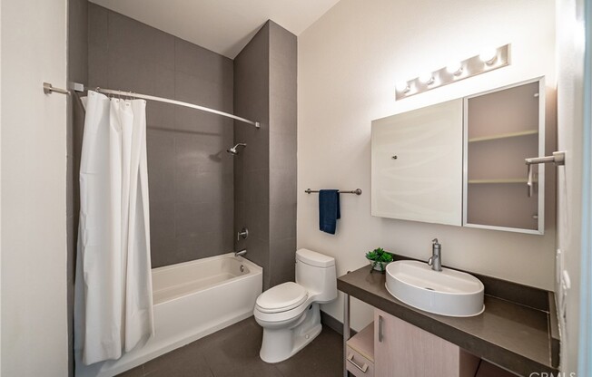 3 beds, 2 baths, 1,610 sqft, $8,000, Unit 612