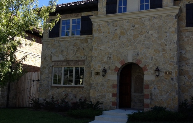 Townhouse in the heart of Monticello!
