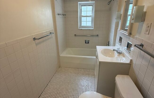 1 bed, 1 bath, 768 sqft, $1,450, Unit Royal York 804